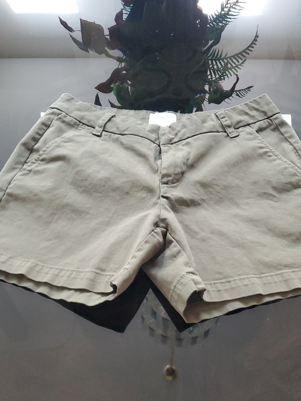 Classic Women’s Khaki Cotton Shorts in 4 Reg Army Green Very Good Con